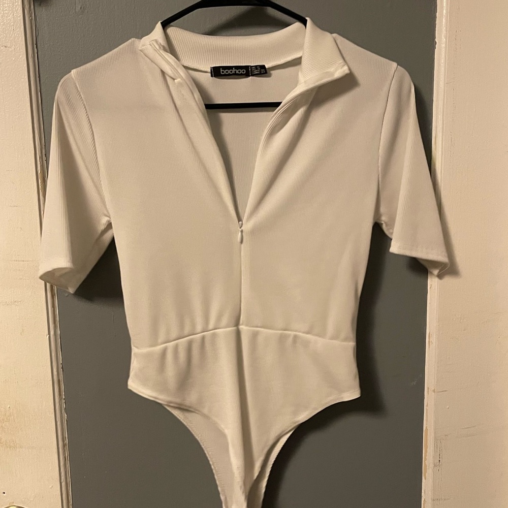 BOOHOO WHITE BODYSUIT SIZE 4